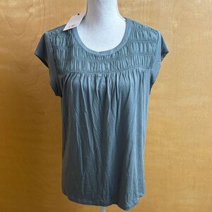 NWT DR2 Green Top Size L